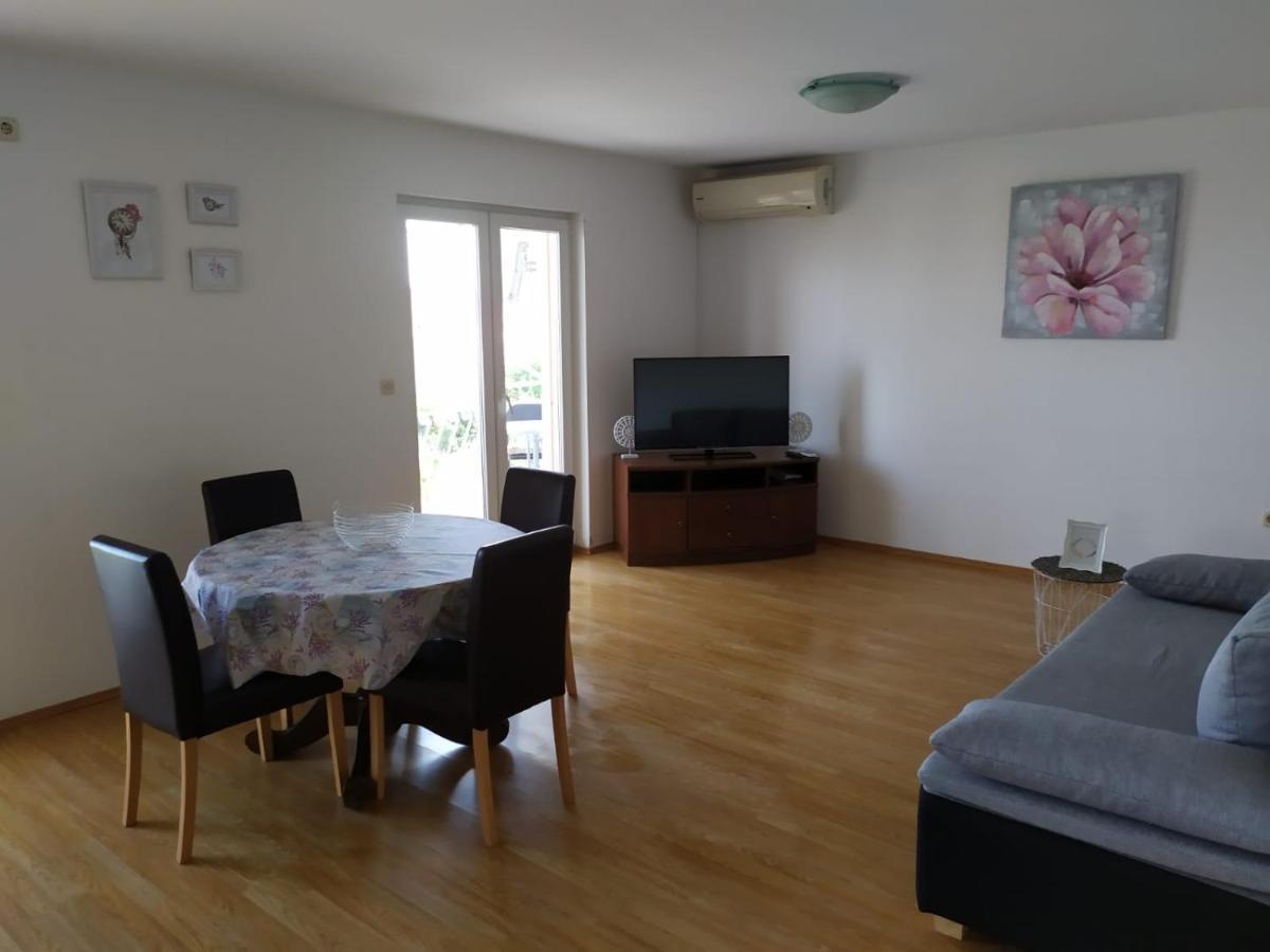 Apartments Marta Kaštel Novi 외부 사진