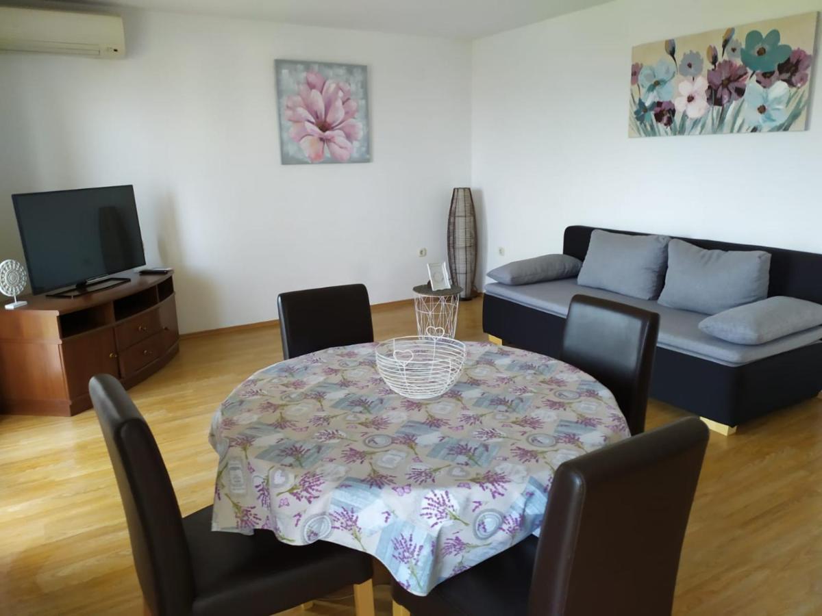 Apartments Marta Kaštel Novi 외부 사진