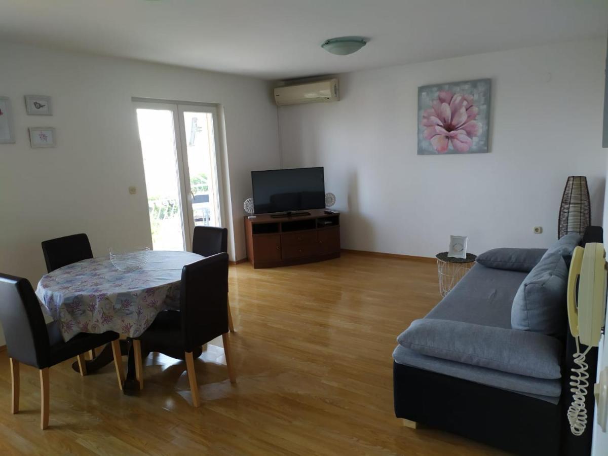 Apartments Marta Kaštel Novi 외부 사진